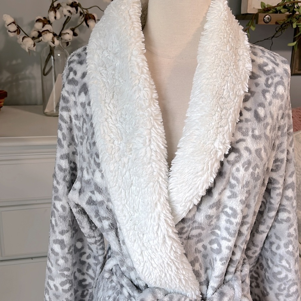 Plush Midi Robe - Picture 7 of 14